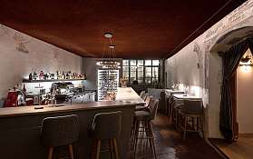 Gemütliche Bar mit Theke